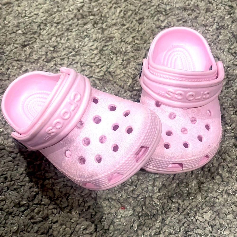 Baby crocs sz 2/3